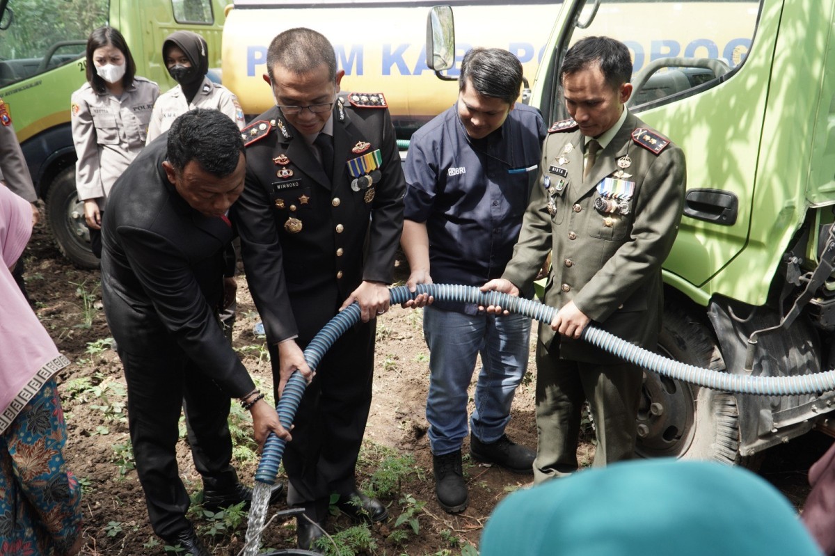 Polres Ponorogo Buat Sumur Bor di Desa Karangpatihan