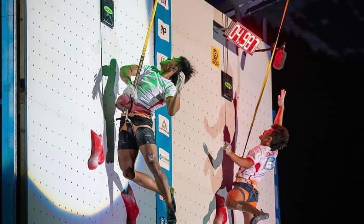 Adi (kiri) saat bertanding di ajang World Cup di Chamonix, Prancis. (Foto : FPTI Jatim/jatimnow.com)
