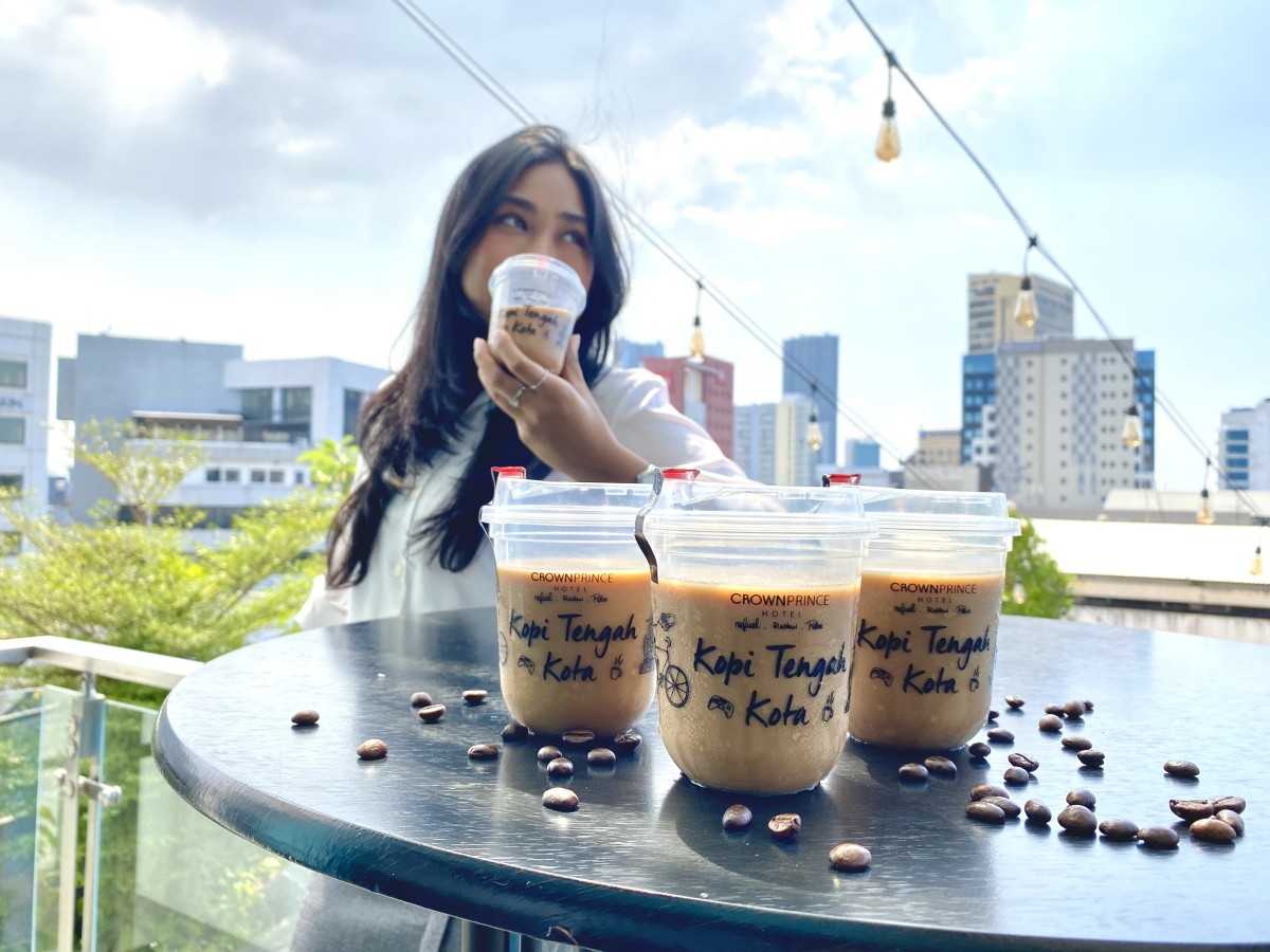 Kopi Tengah Kota by Crown Prince Hotel, kopi bercitarasa legit harga terjangkau. (Foto: Crown Prince Hotel/jatimnow.com)