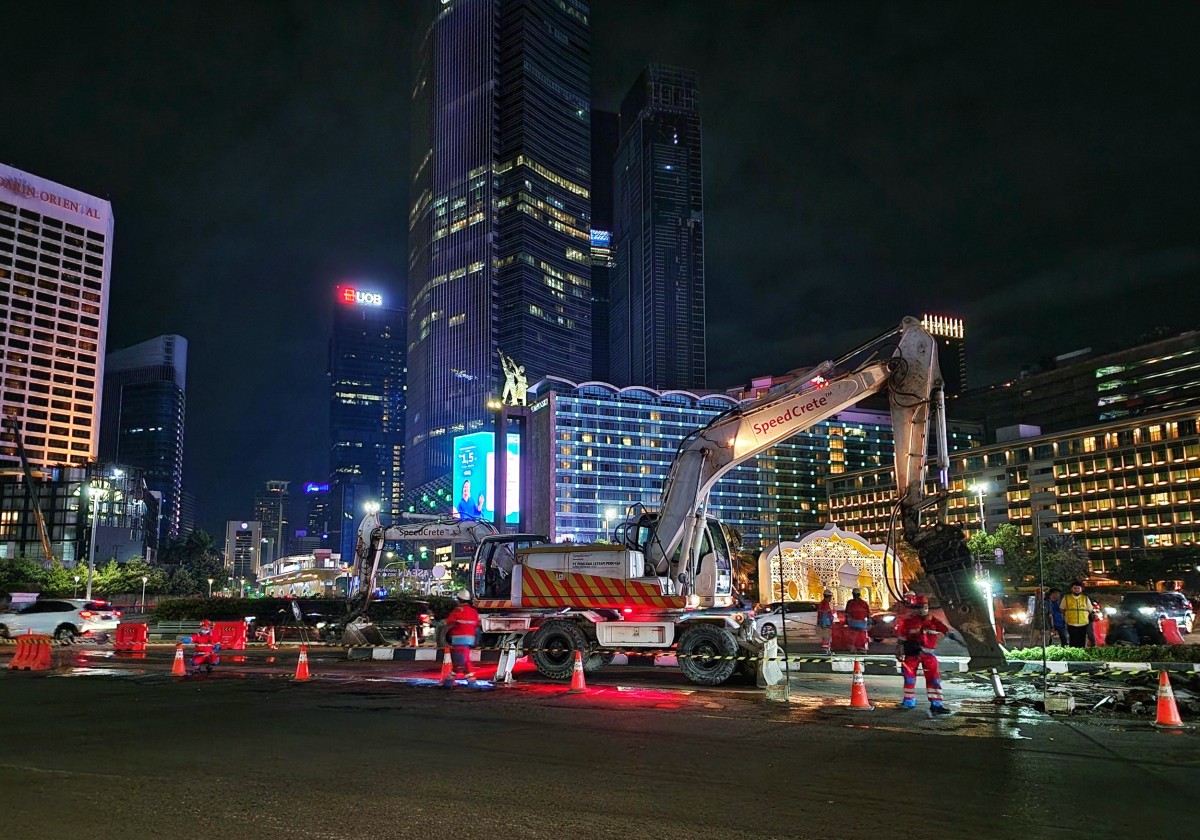 SIG garap perbaikan 14 koridor jalur bus TransJakarta menggunakan beton cepat kering (SpeedCrete). (Foto-foto: SIG)