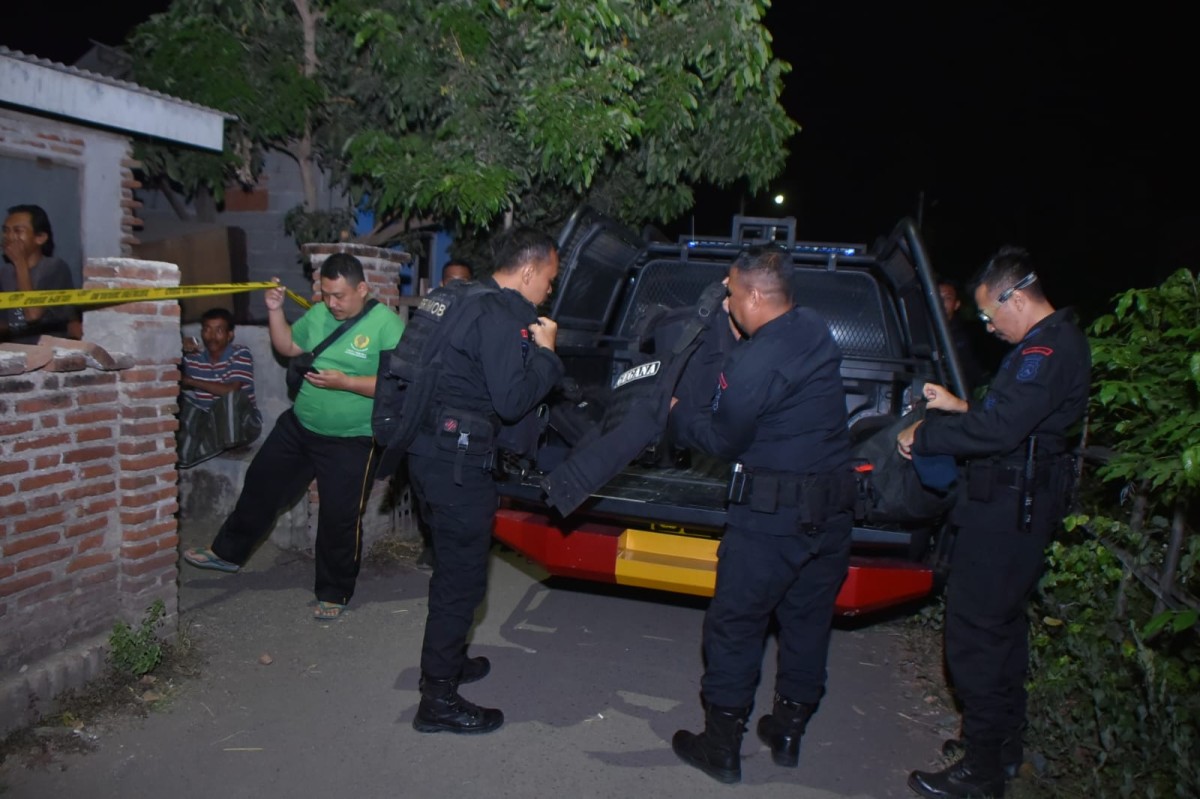 Temuan Granat Nanas di Kandang Sapi Warga Situbondo Dievakuasi Tim Jihandak Polda Jatim