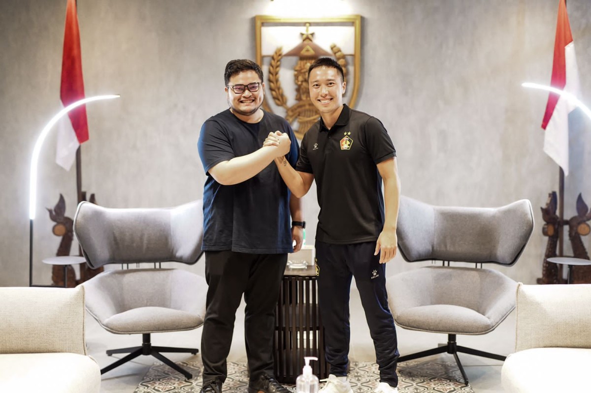 Mas Dhito dan kapten Persik Kediri Arthur Irawan. (Foto: Humas Pemkab Kediri for jatimnow.com)