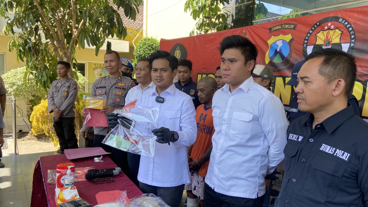 Polres Kediri saat menggelar rilis terkait kasus penemuan mayat terbungkus karung. (Foto: Yanuar Dedy/jatimnow.com)