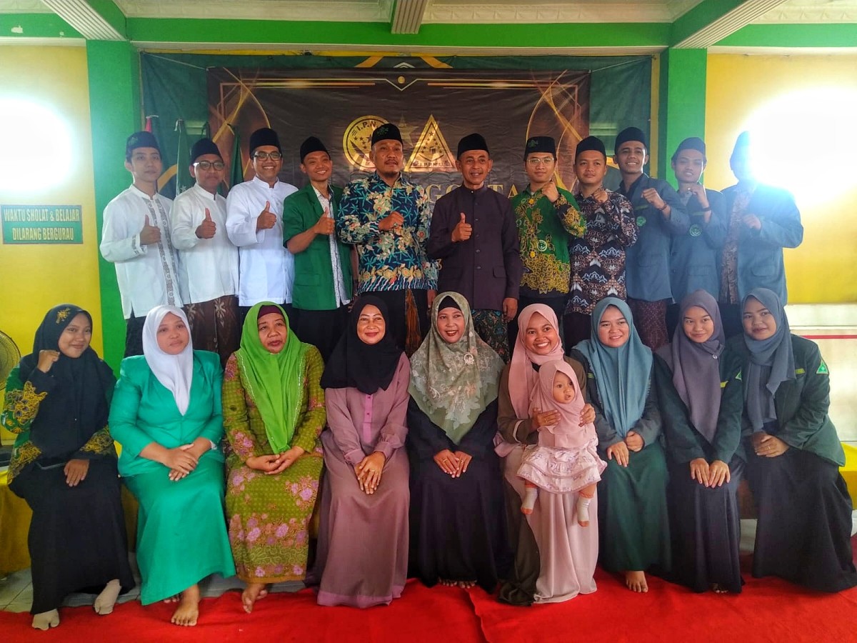 Para pengurus IPNU-IPPNI Ngaban. (Foto: M.Firmansyah Jauhari for jatimnow.com)