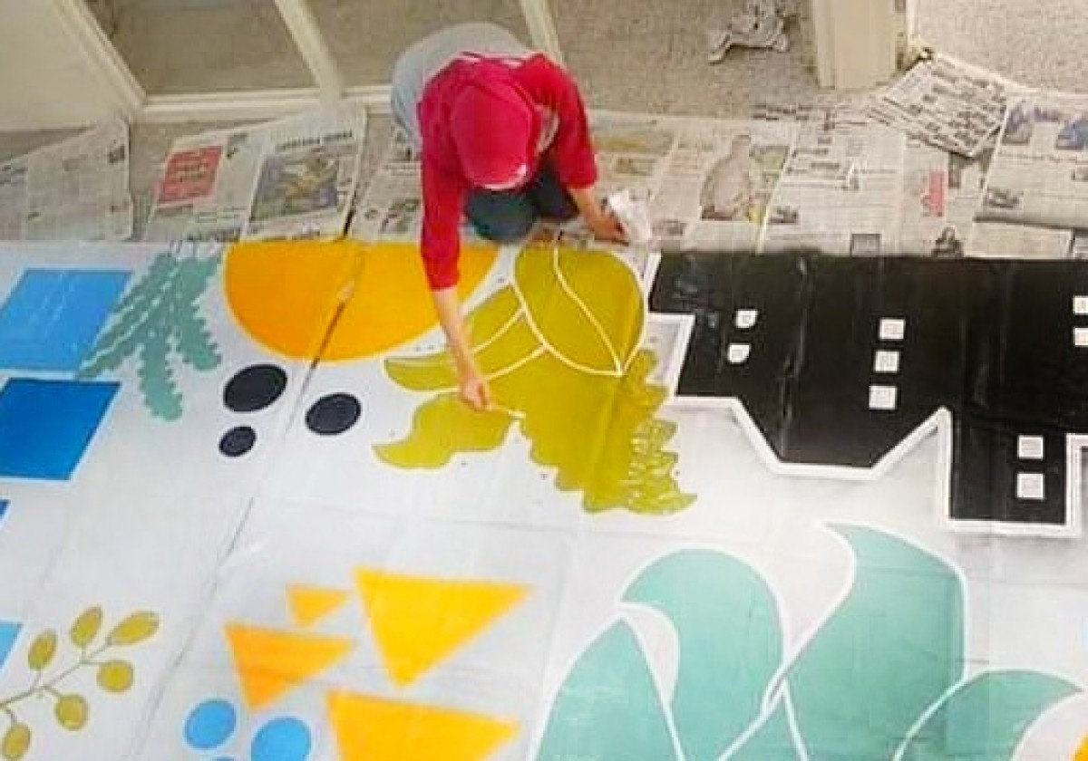 Menghias ruang kelas penting untuk tumbuh kembang anak didik. (Foto: Didi Dyan for jatimnow.com)