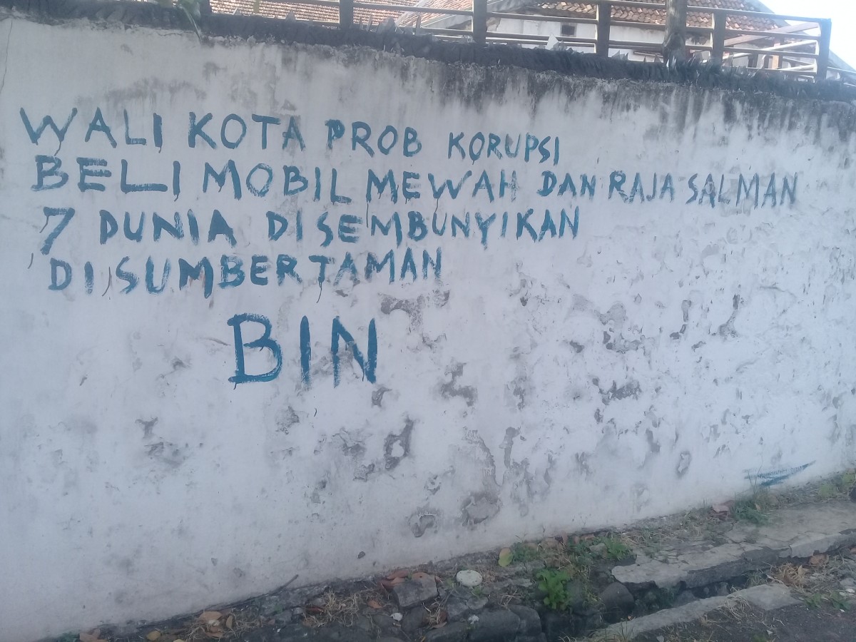 Mural yang muncul di salah satu tembok warga. (Foto: Mahfud Hidayatullah/ jatimnow.com)