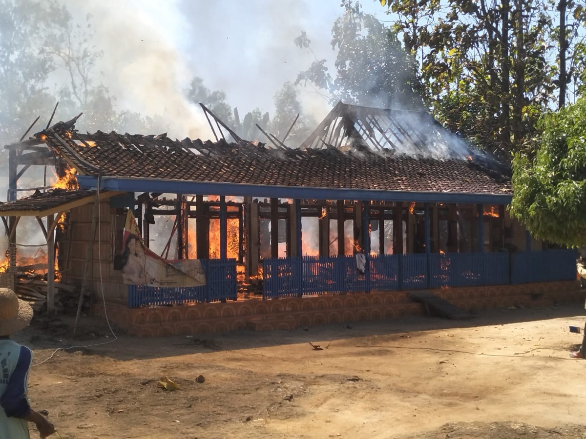 Kebakaran di Dusun Wa'duwak Desa Banyupelle Kecamatan Palengaan, Pamekasan. (Foto:  Fathr Rahman/jatimnow.com)