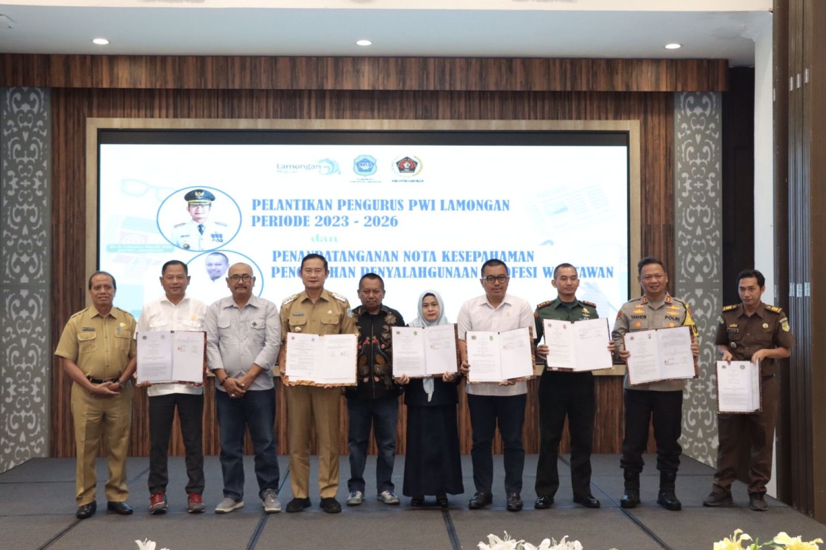 Suasana pelantikan pengurus PWI periode 2023-2026 dan penandatanganan MoU pencegahan penyalahgunaan profesi Wartawan. (Foto: Adyad Ammy Iffansah/jatimnow.com)