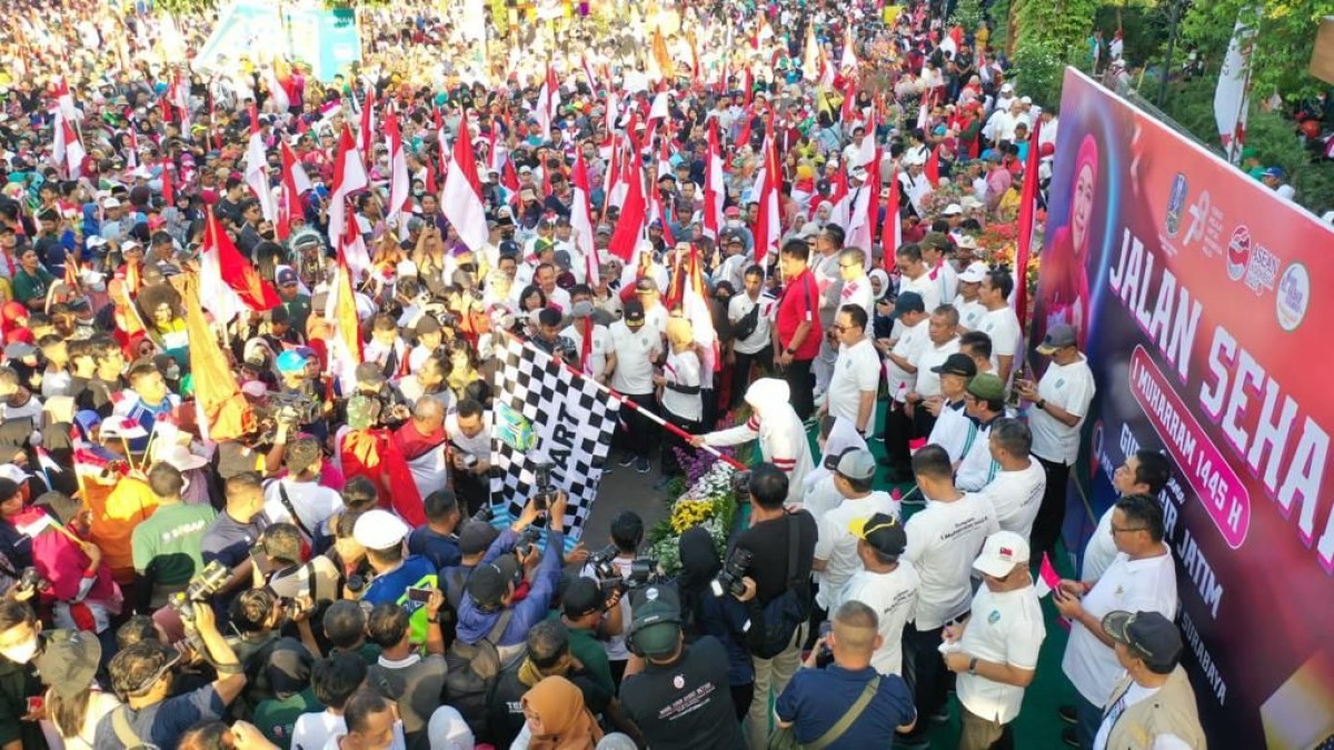 Puluhan ribu warga Jatim memadati Masjid Al-Akbar, lokasi Jalan Sehat perayaan 1 Muharram yang digelar Pemprov Jatim (foto: Humas Pemprov Jatim for jatimnow.com)