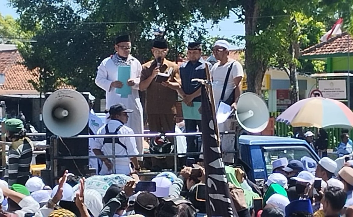 Aksi FPI di DPRD Pamekasan. (Foto: Fathor Rahman/jatimnow.com)