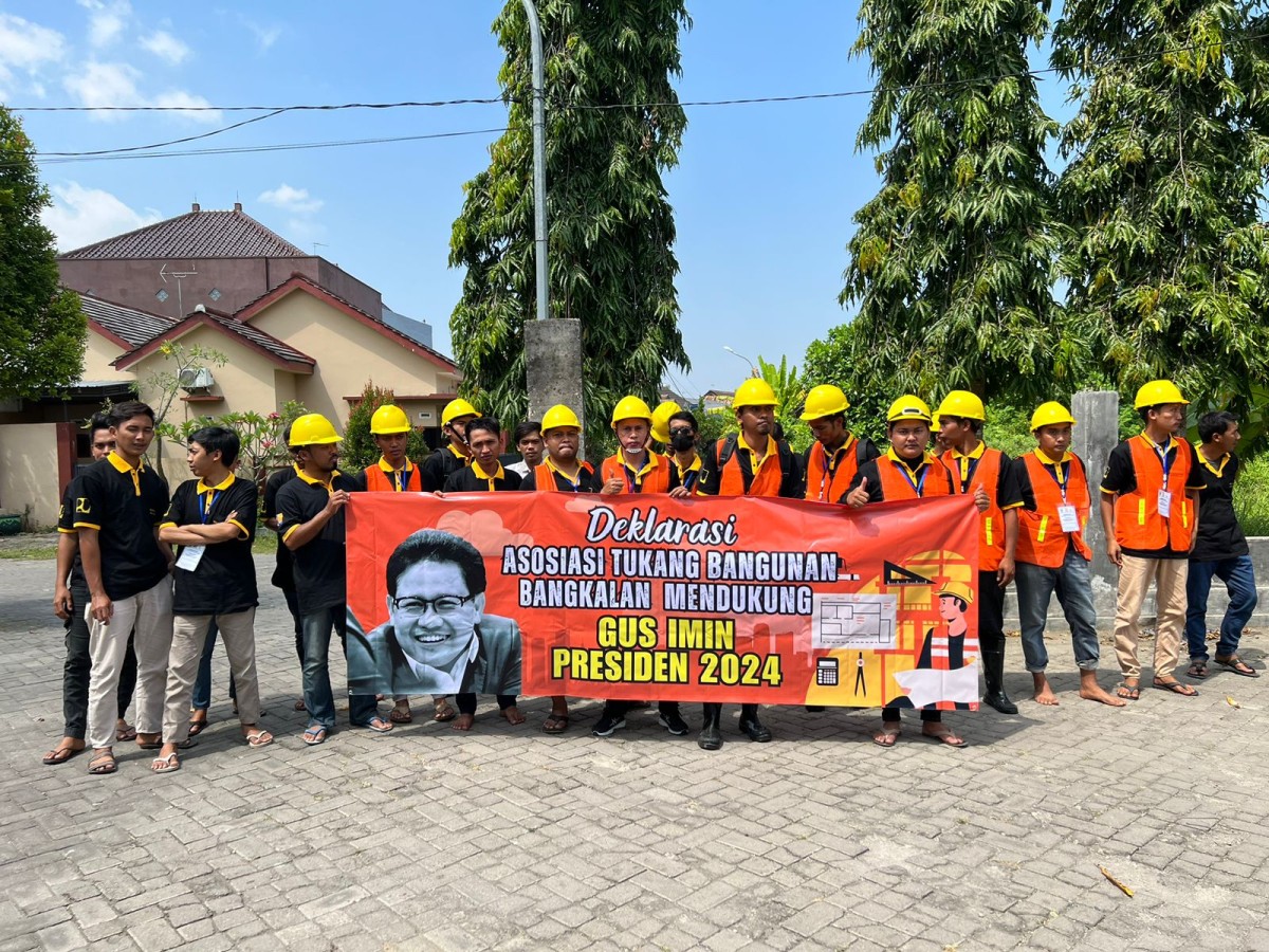 Tukang bangunan di Bangkalan. (Foto: Fathor Rahman/jatimnow.com)