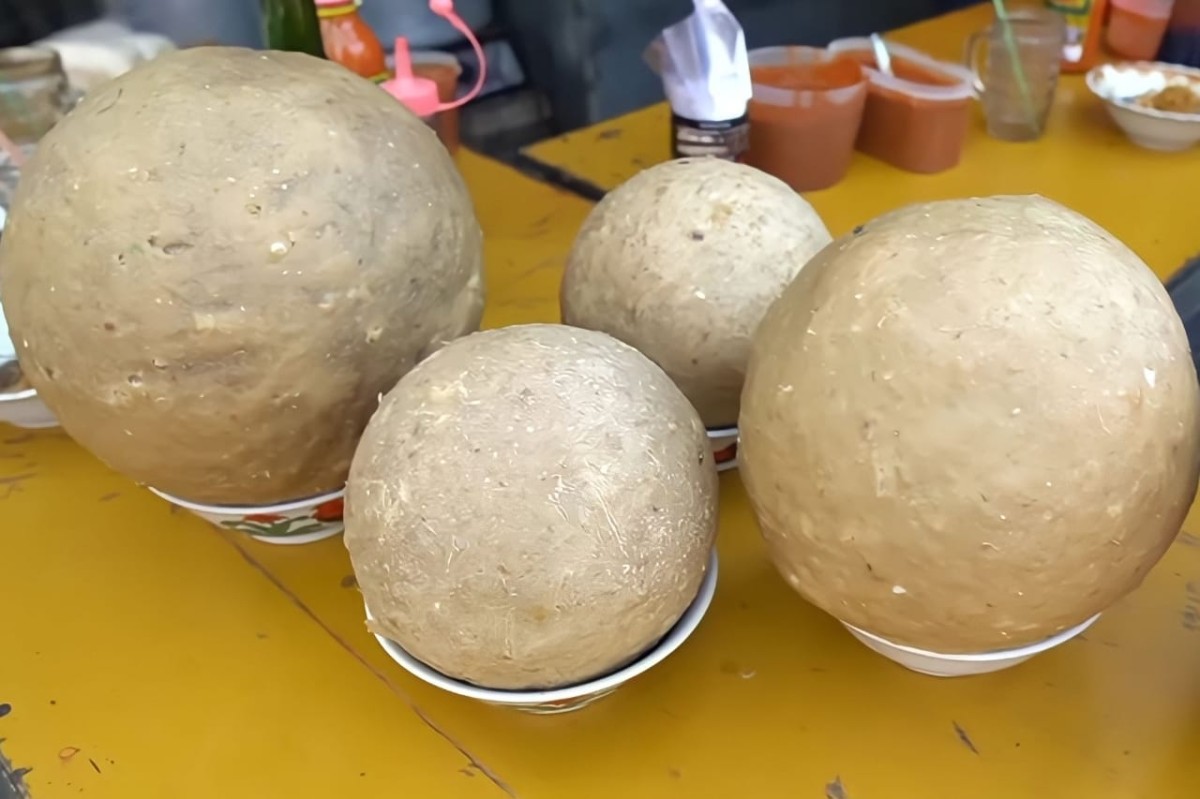 Penampakan Bakso Jumbo Berukuran Bola Voli di Lamongan, Bikin Ngiler!