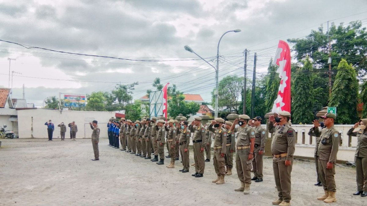 Suasana apel pagi Satuan Polisi Pamong Praja Lamongan. (Foto : Adyad Ammy Iffansah/jatimnow.com)