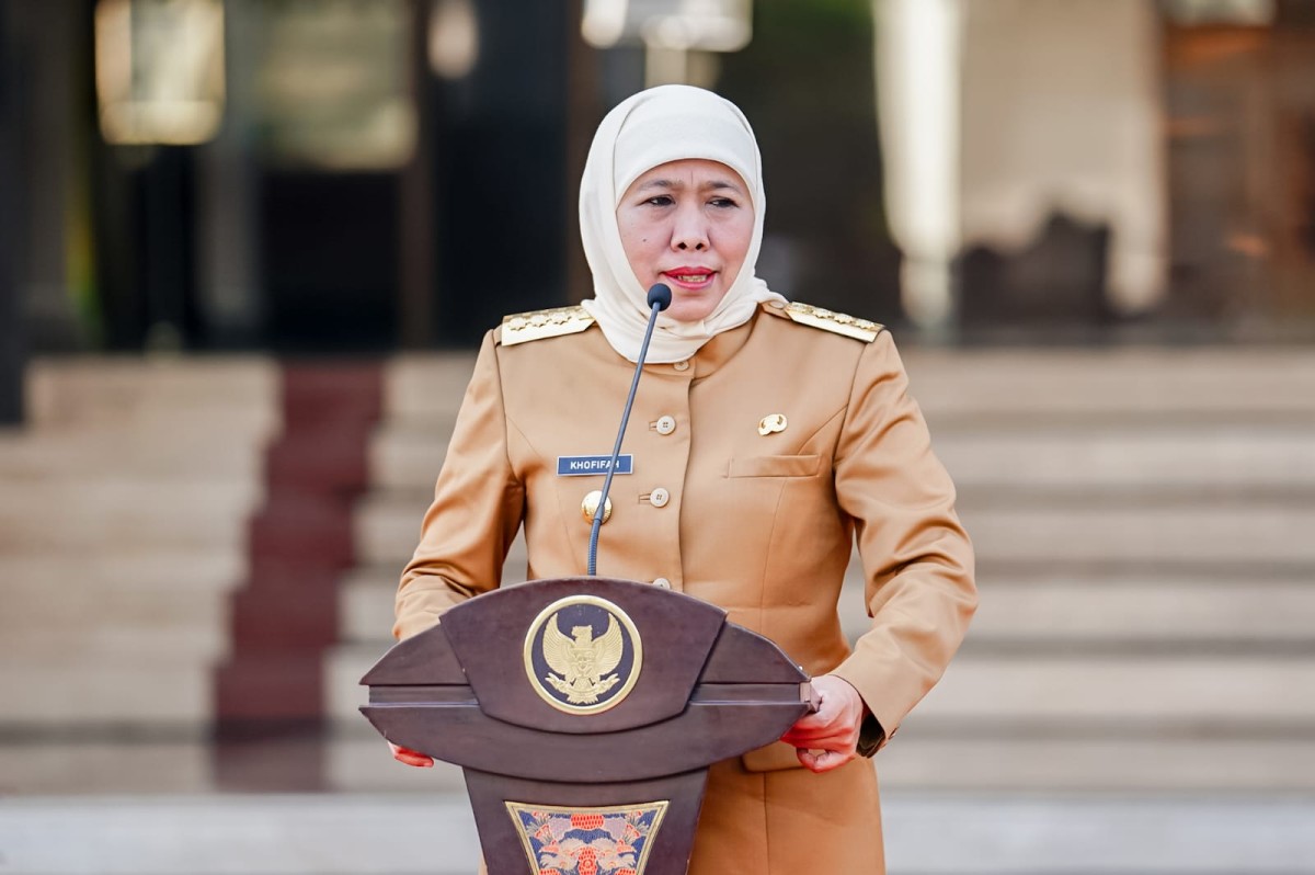 Khofifah saat memimpin apel pagi di lingkungan Pemprov Jatim (Foto: Humas Pemprov Jatim for jatimnow.com)
