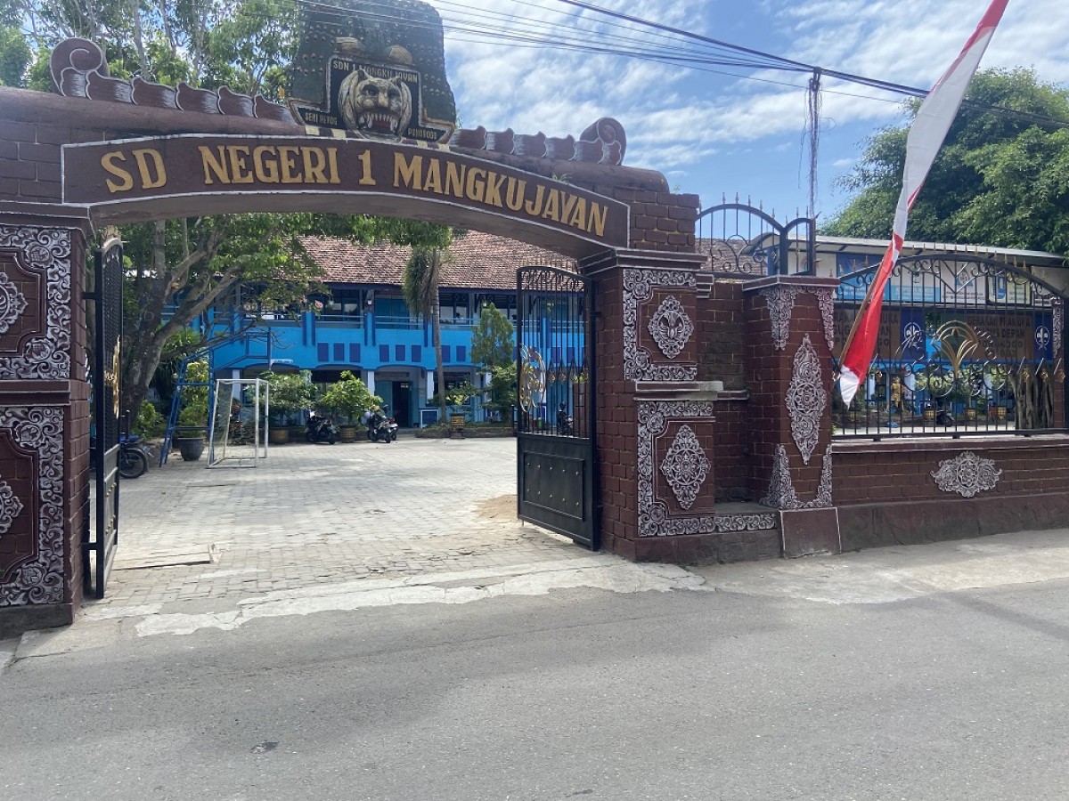 SDN 1 Mangkujayan, salah satu sekolah yang memenuhi pagu. (Foto: Ahmad Fauzani/jatimnow.com)