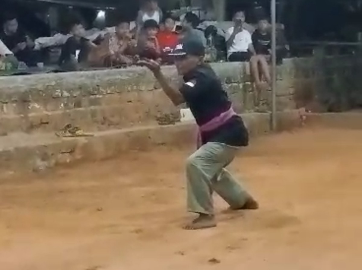 Tangkapan layar saat Monaki memeragakan bela diri silat.