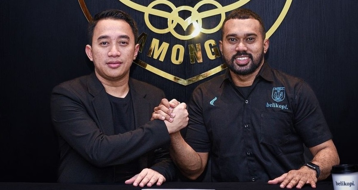 Samuel C.R saat diperkenalkan Persela Lamongan melalui Instagram resminya. (Foto : IG. Perselafc)