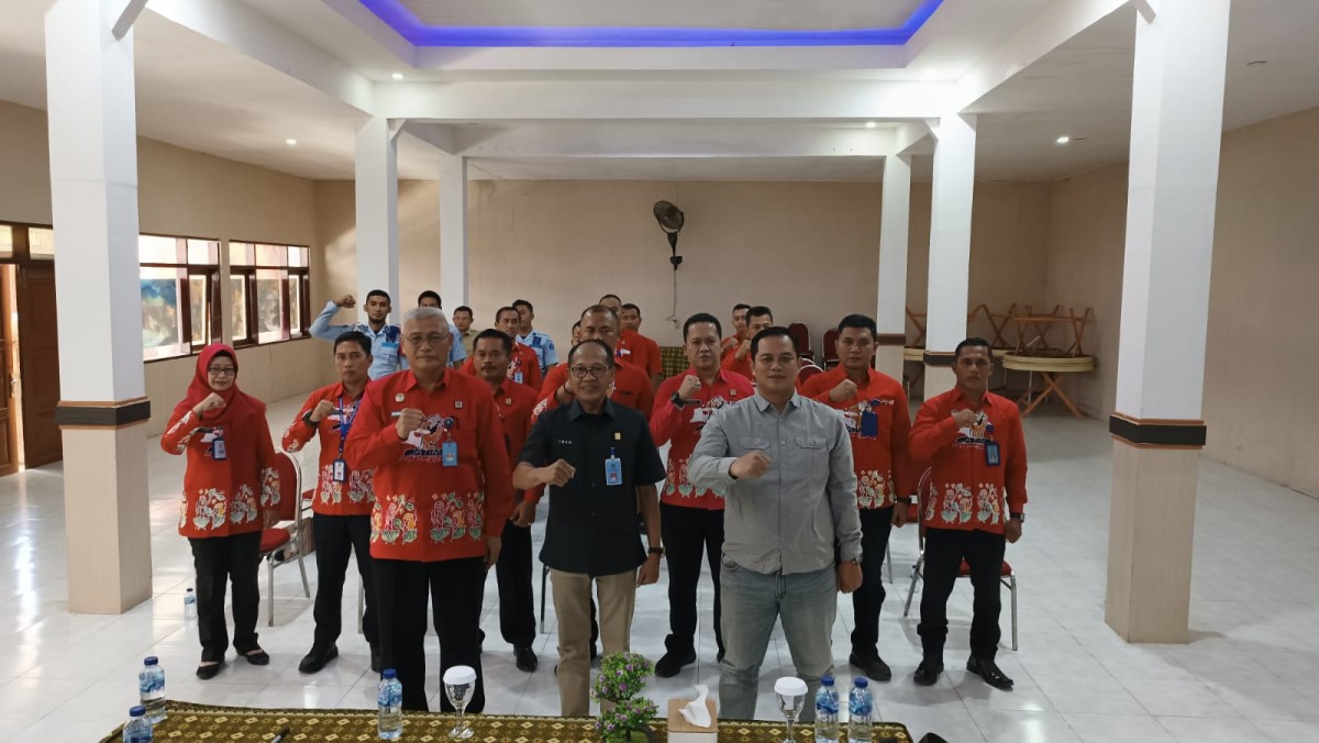 Kakanwil Imam Jauhari saat mengunjungi Lapas IIA Pamekasan. (Foto: Humas Kanwil Kemenkumham Jatim/jatimnow.com)