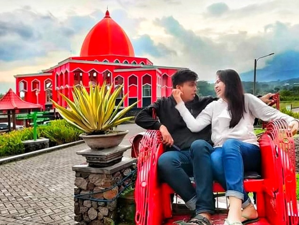 Masjid Merah Moekhlas Sidik Durensewu Pandaan. (Foto: Ahaddiini HM/jatimnow.com)