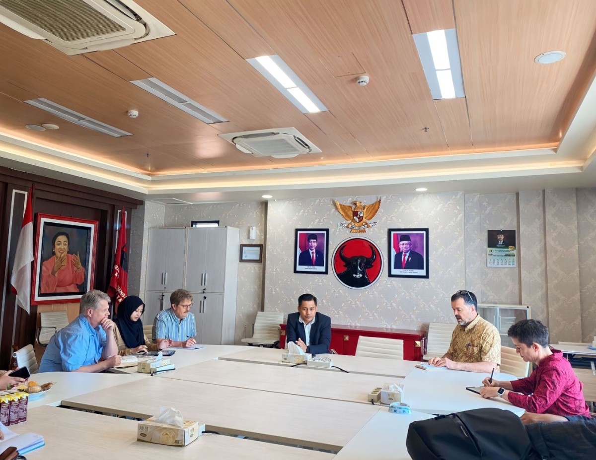 4 Peneliti Luar Negeri Belajar Politik ke Fraksi PDI Perjuangan DPRD Surabaya