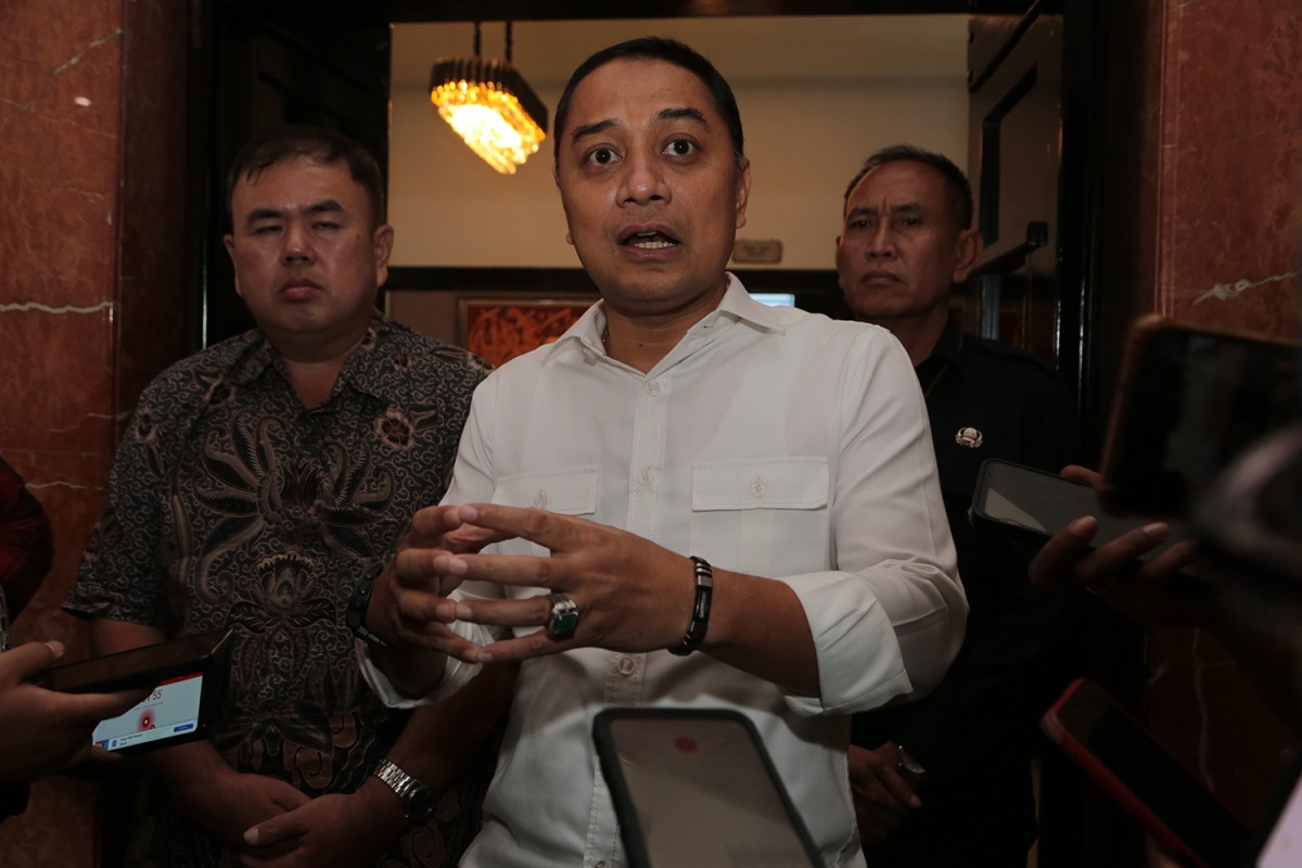 Eri Cahyadi bersama Erwin Darmogo (kiri) (Foto: Humas Pemkot Surabaya/jatimnow.com)