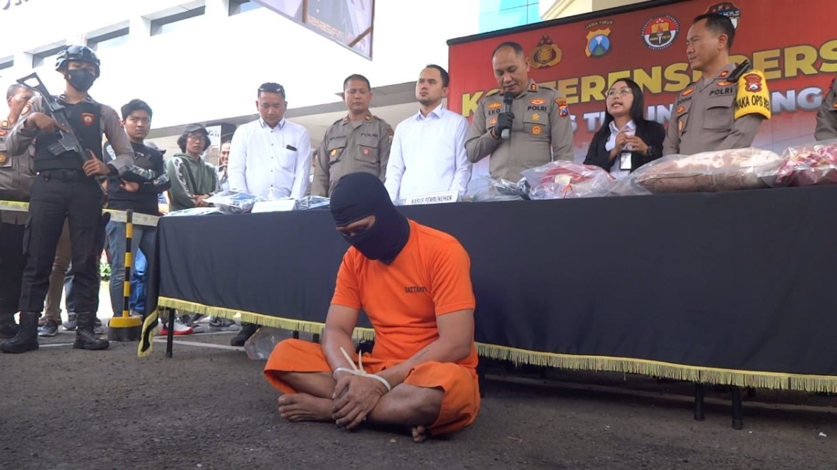 Tersangka saat ditangkap Polres Tulungagung. (Foto: Bramanta Pamungkas/jatimnow.com)