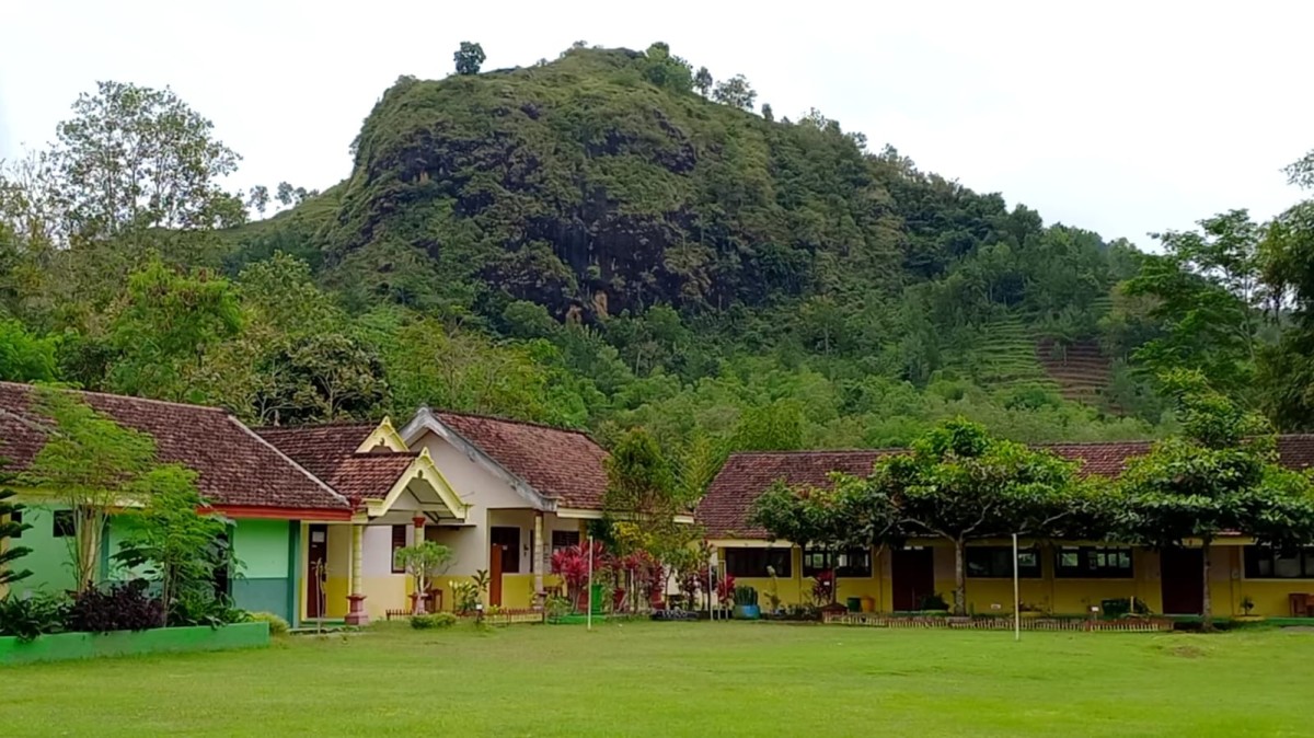 Salah satu SMP di Trenggalek yang kekurangan siswa. (Foto: Bramanta Pamungkas/jatimnow.com)
