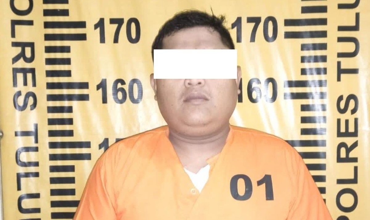 Pelaku penipuan saat ditangkap polisi. (Foto: Polres Tulungagung)