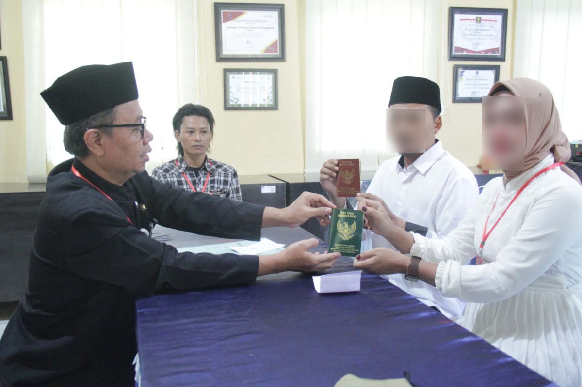 Tahanan saat melakukan akad nikah di Lapas Tulungagung. (Foto: Lapas Tulungagung)