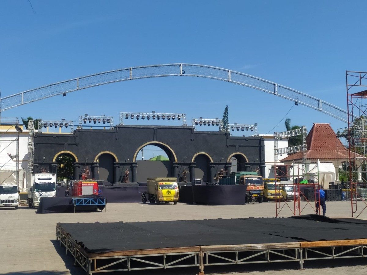 Suasana alun-alun Ponorogo sehari sebelum konser (Foto: Ahmad Fauzani/jatimnow.com)