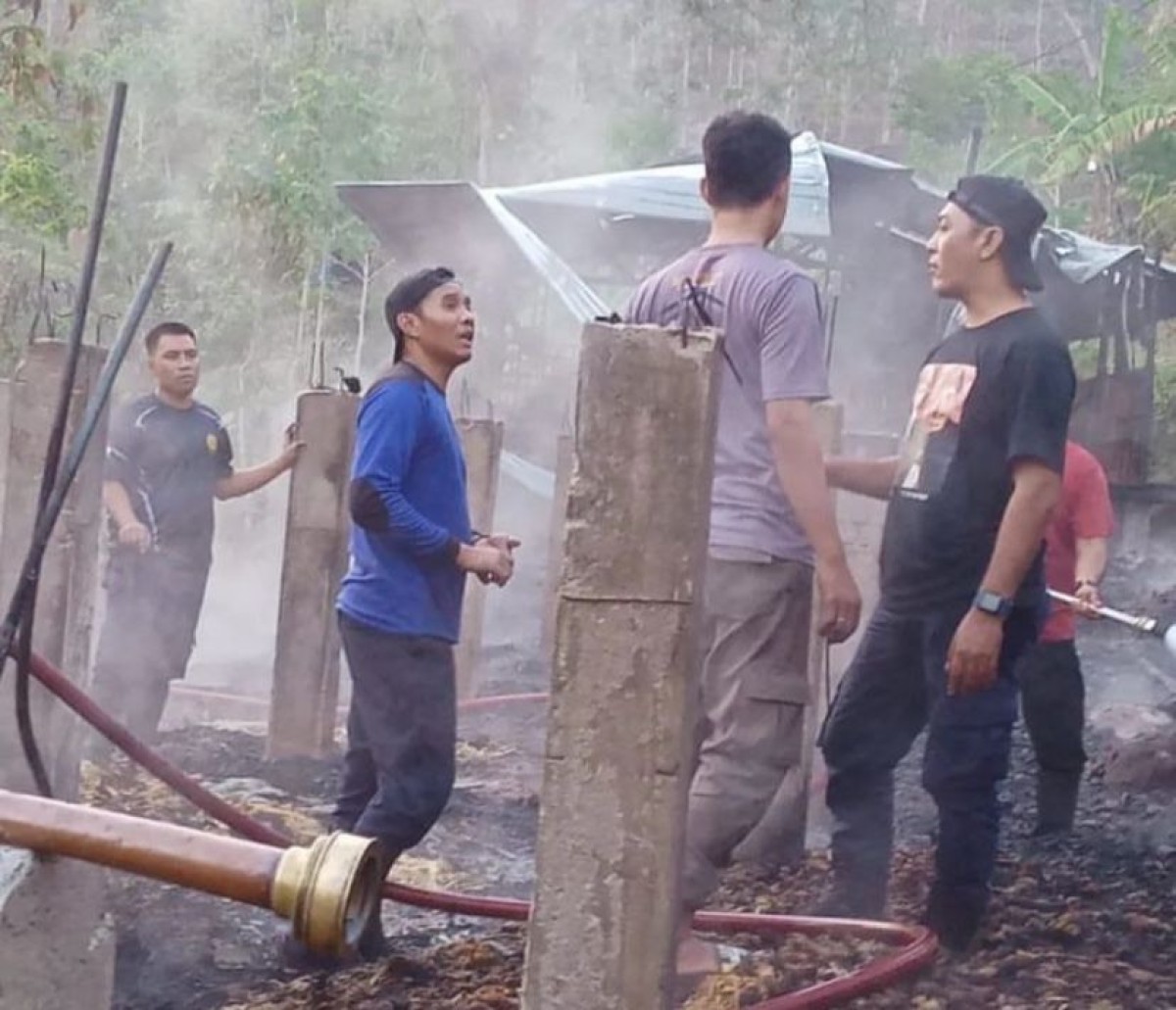 Kebakaran di Pondok Pesantren (Ponpes) Hasan Munadi Desa Karangan, Kecamatan Badegan, Kabupaten Ponorogo. (Foto: Satpol PP Ponorogo for jatimnow.com)