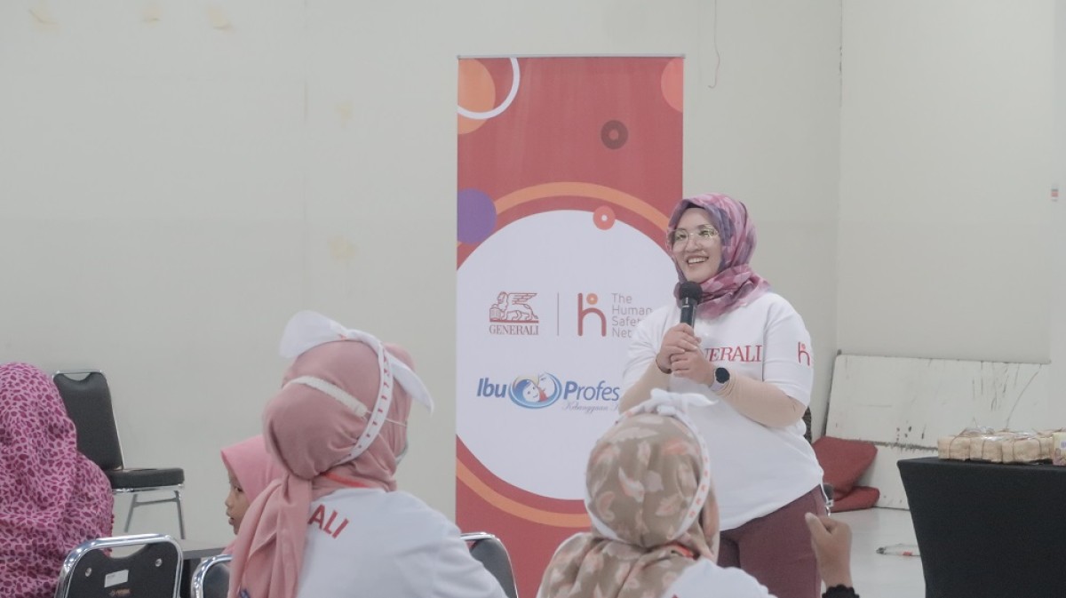 Chief Marketing Officer Generali Indonesia, Vivin Arbianti Gautama saat mengisi materi (Foto: Generali for jatimnow.com)