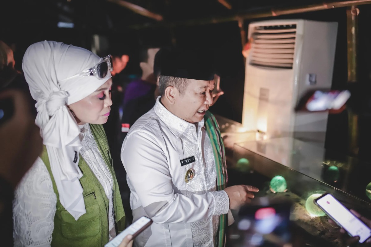 Bupati Jember Hendy Siswanto saat membuka pameran meteorit yang di aula Pendopo Wahyawibawagraha, Jumat kemarin (4/8/2023).
