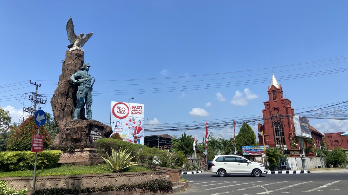 Panduan Wisata Sejarah Kota Kediri: Dari Pecinan hingga Robin Hood di Puncak Maskumambang