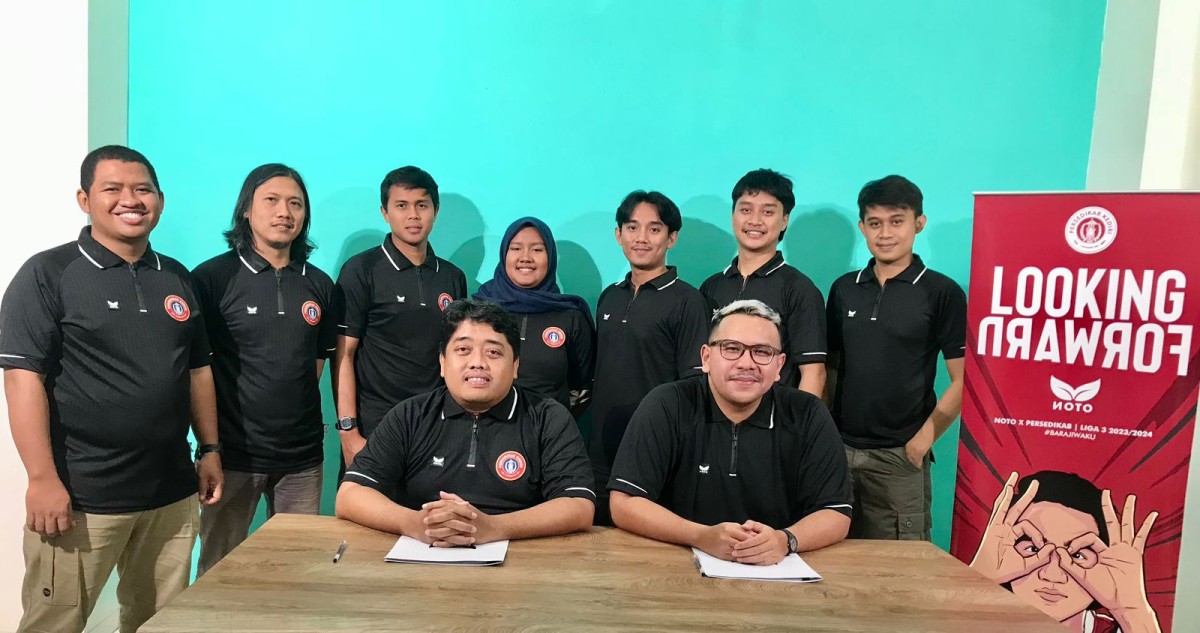 Penandatanganan kontrak kerjasama antara Persedikab Kediri dan Noto. (Foto: Dimas for jatimnow.com)