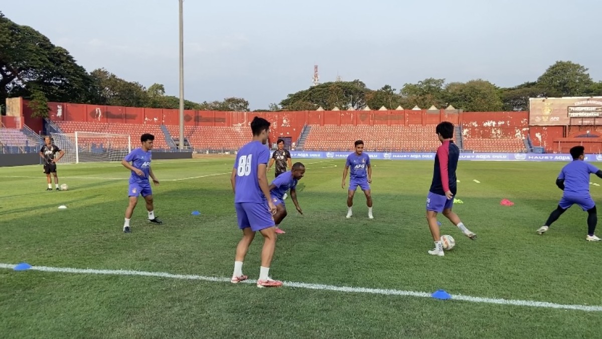 Suasana official training Persik Kediri jelang laga menghadapi PSIS Semarang. (Foto: Yanuar Dedy/jatimnow.com)