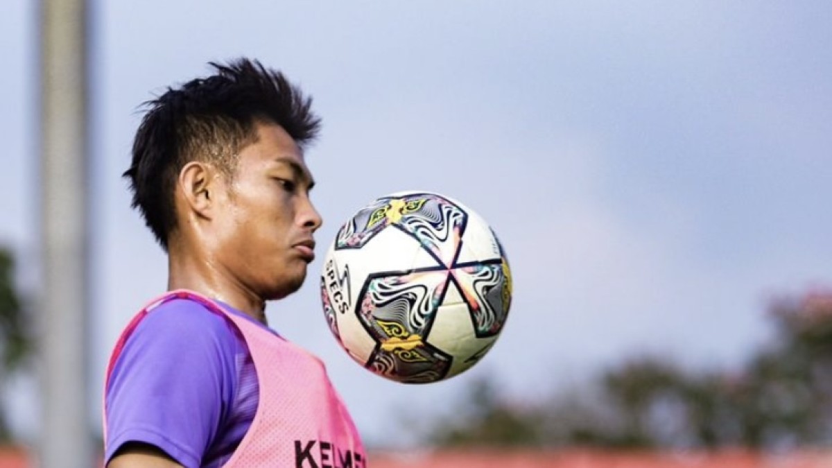 Bek Persik Kediri Vava Mario Yagalo ada dalam rombongan ke Sleman. (Foto: Persik Kediri/jatimnow.com)