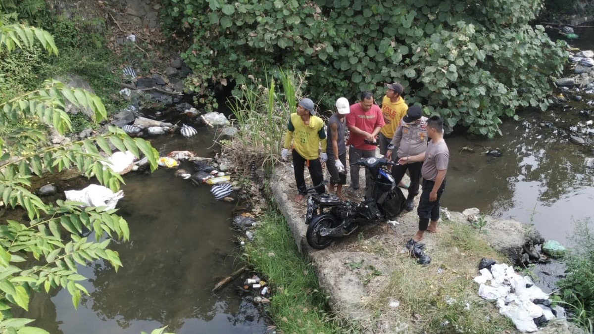 Geger Penemuan Mayat dan Motor dalam Sungai di Kediri