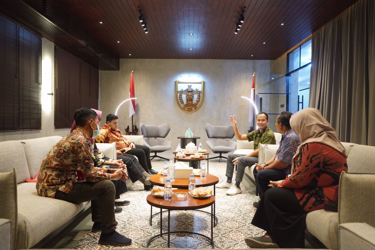 Mas Dhito menggelar pertemuan dengan jajarannya. (Foto: Humas Pemkab Kediri for jatimnow.com)