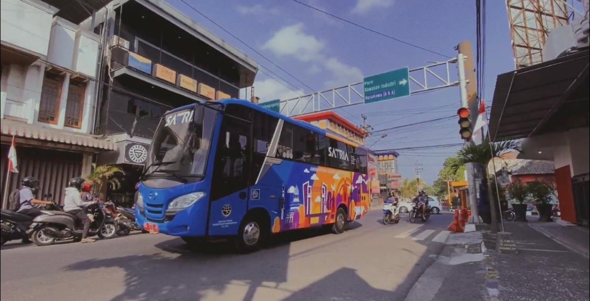 Penampakan Bus SATRIA, transportasi umum baru di Kota Kediri. (Foto: Pemkot Kediri/jatimnow.com)