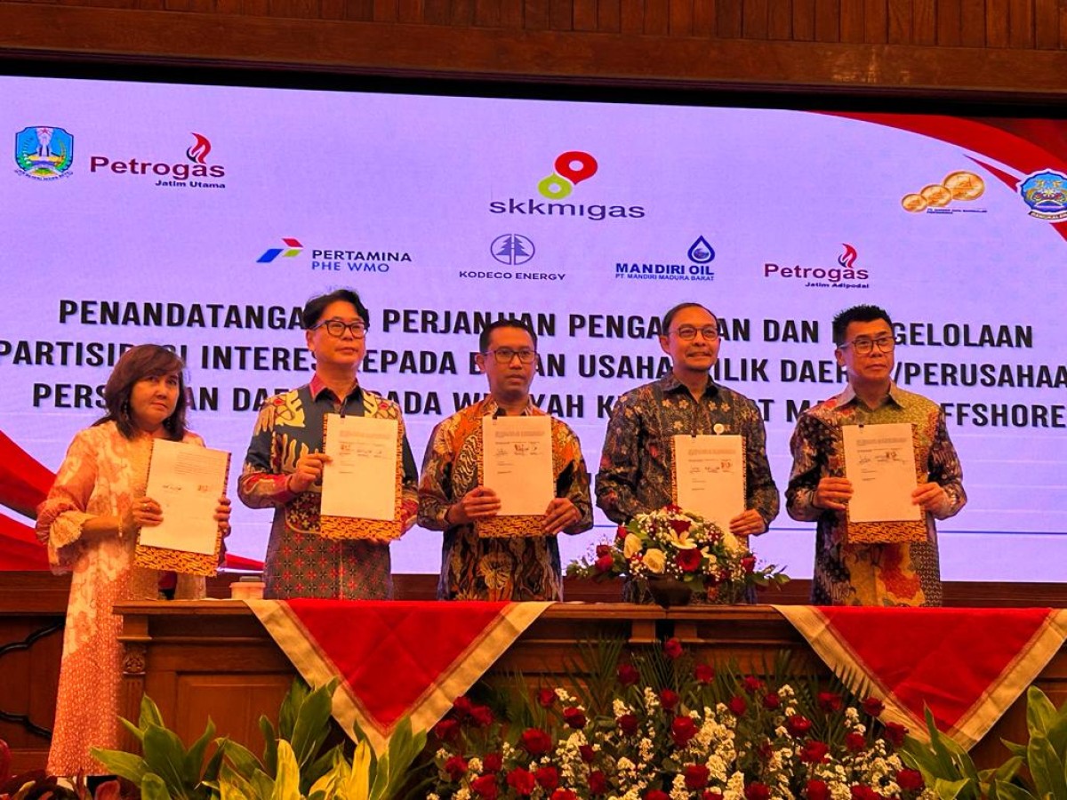 Penandatanganan pengalihan PI Migas. ( Foto:  Eko for jatimnow.com)