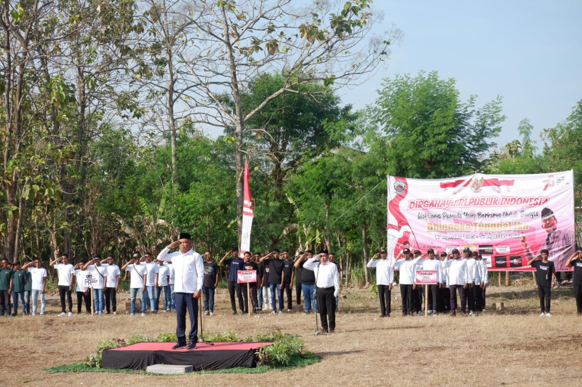 Upacara bendera di hari Kemerdekaan RI digelar di lapangan desa Bangkalan. (Foto: Fathor Rahman/jatimnow.com)