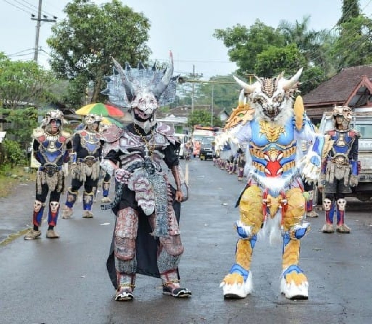 Beberapa kostum karakter yang disewakan oleh Organisasi Akur Official. (Akur Official to jatimnow.com)