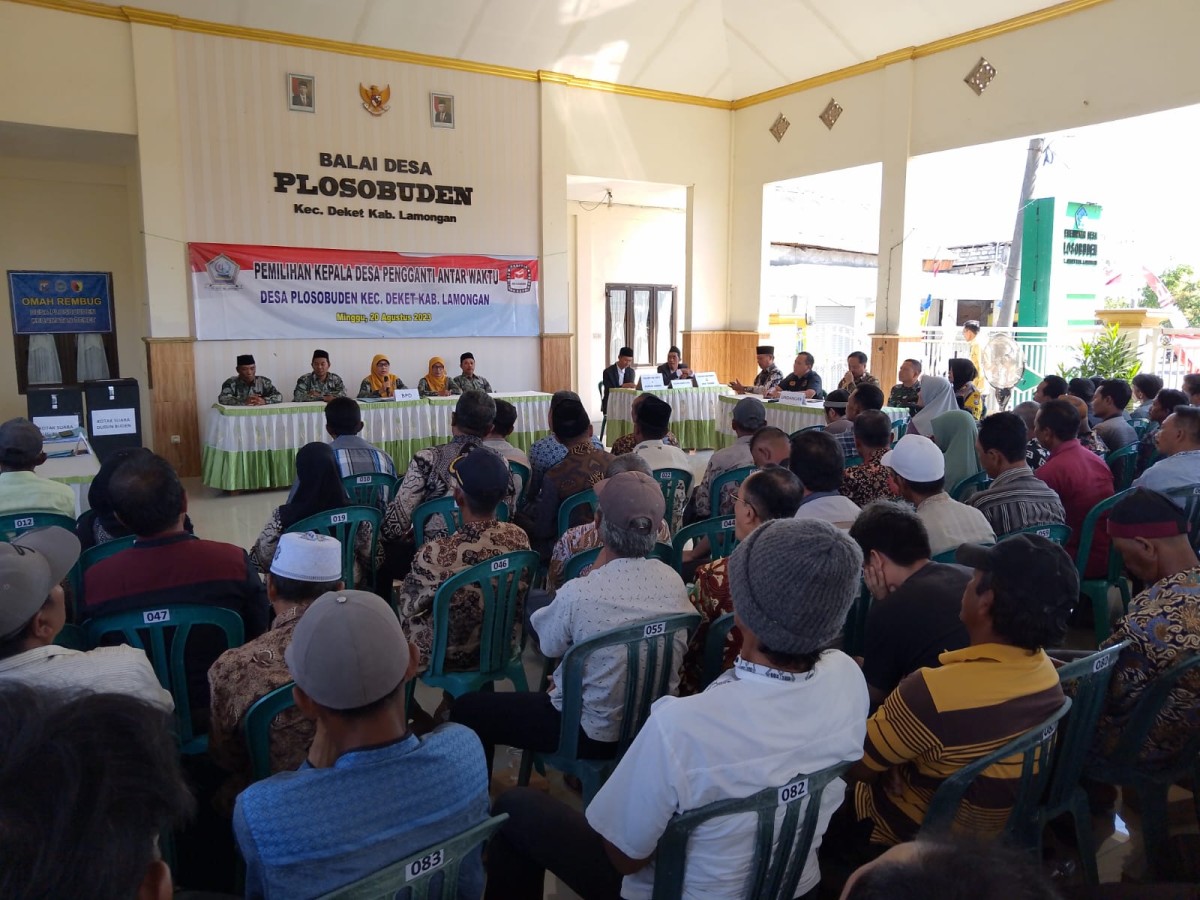 Pelaksanaan Pilkades PAW di Desa Plosobuden, Kecamatan Deket, Lamongan. (Foto: Adyad Ammy Iffansah/jatimnow.com)