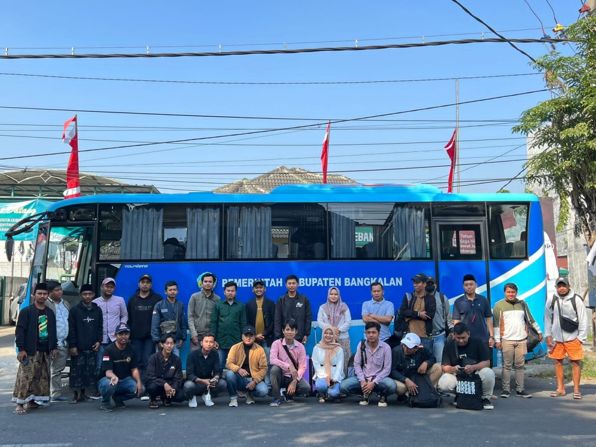 Beberangkatan 30 pengurus BUMDes ke Yogjakarta. (Foto: Fauzi for jatimnow.com)