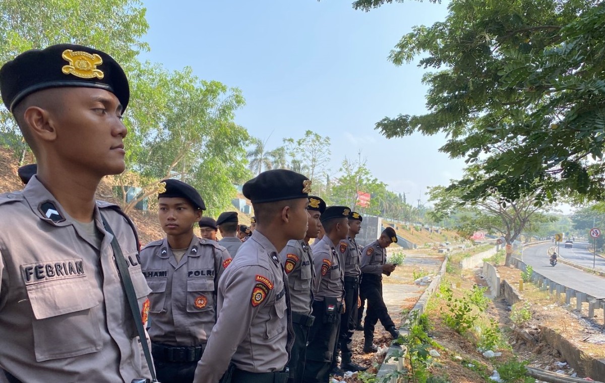 Personil kepolisian sejak pagi sudah disiagakan. (Foto: Polres Bangkalan for jatimnow.com)