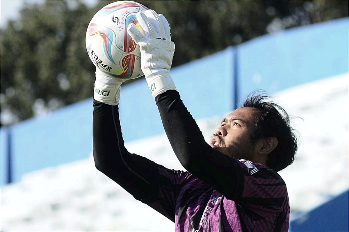 Kiper Arema FC Adixi Lenziviodi dipinjamkan ke PSMS Medan (Foto: Arema FC Official for jatimnow.com)