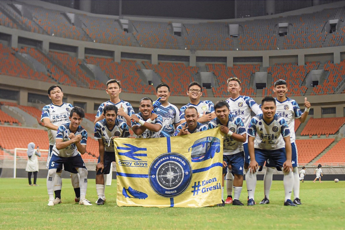 Football Traveler Gresik saat bertanding di Jakarta International Stadium (Foto: Dok. FT Gresik for jatimnow.com)