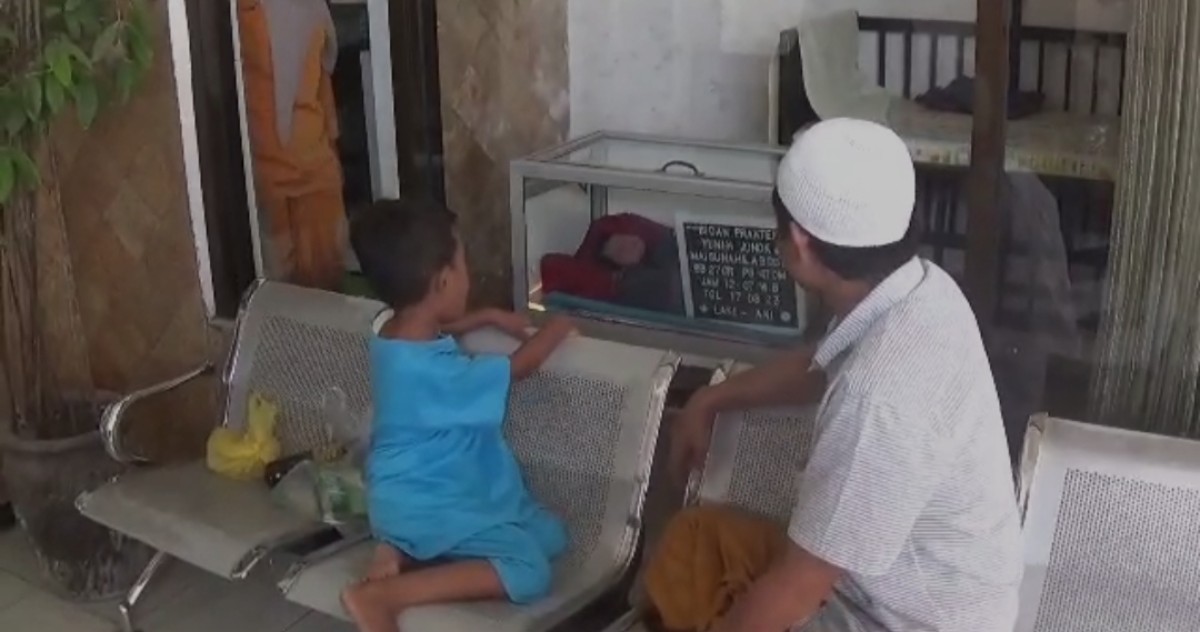 Keluarga dari bayi yang dilahirkan. (Foto: Fathor Rahman)