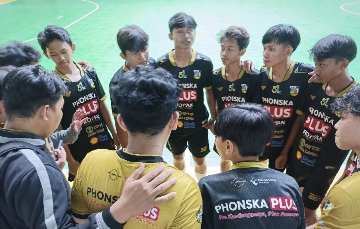 Tim Smansa Gresik di laga perdana PGFC 2023 lawan SMA Negeri 2 Lamongan (Foto: Sahlul Fahmi/jatimnow.com)